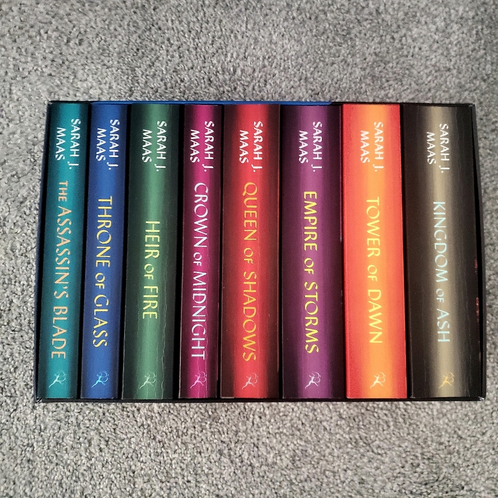 Throne of Glass Book Set by Sarah J. Maas - Picture 5 of 9
